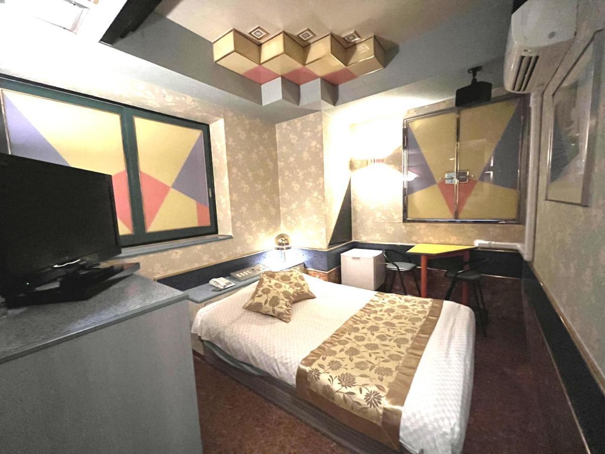 Hotel Crystal 大人専用 Токио Экстерьер фото