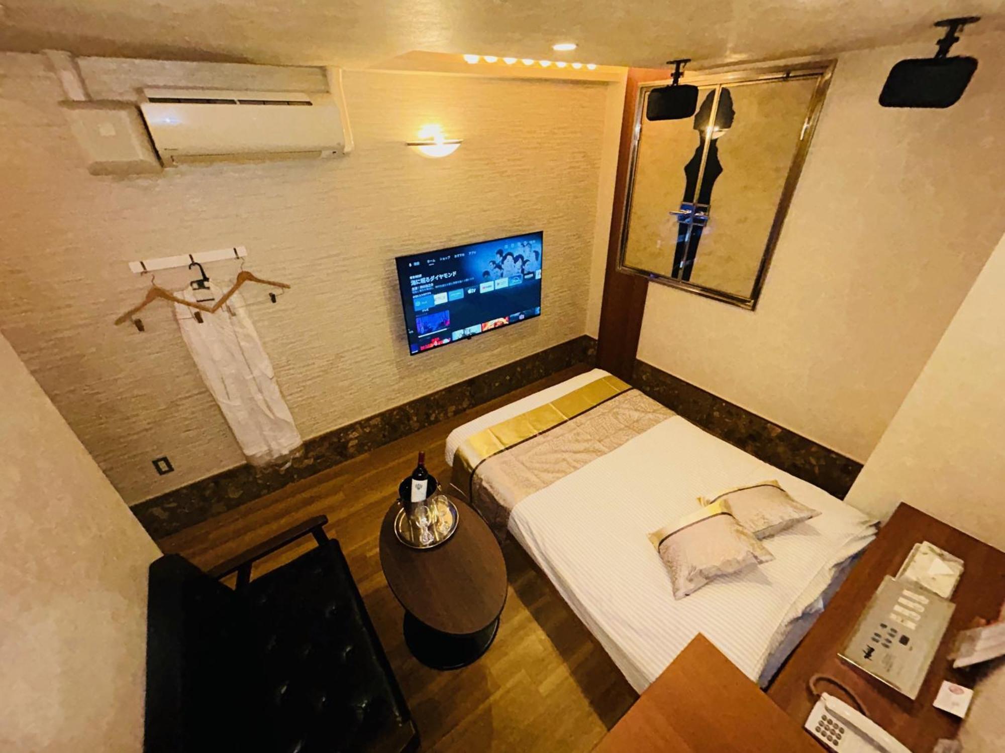 Hotel Crystal 大人専用 Токио Экстерьер фото