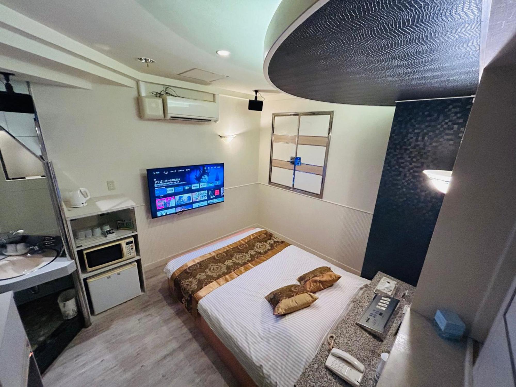 Hotel Crystal 大人専用 Токио Экстерьер фото